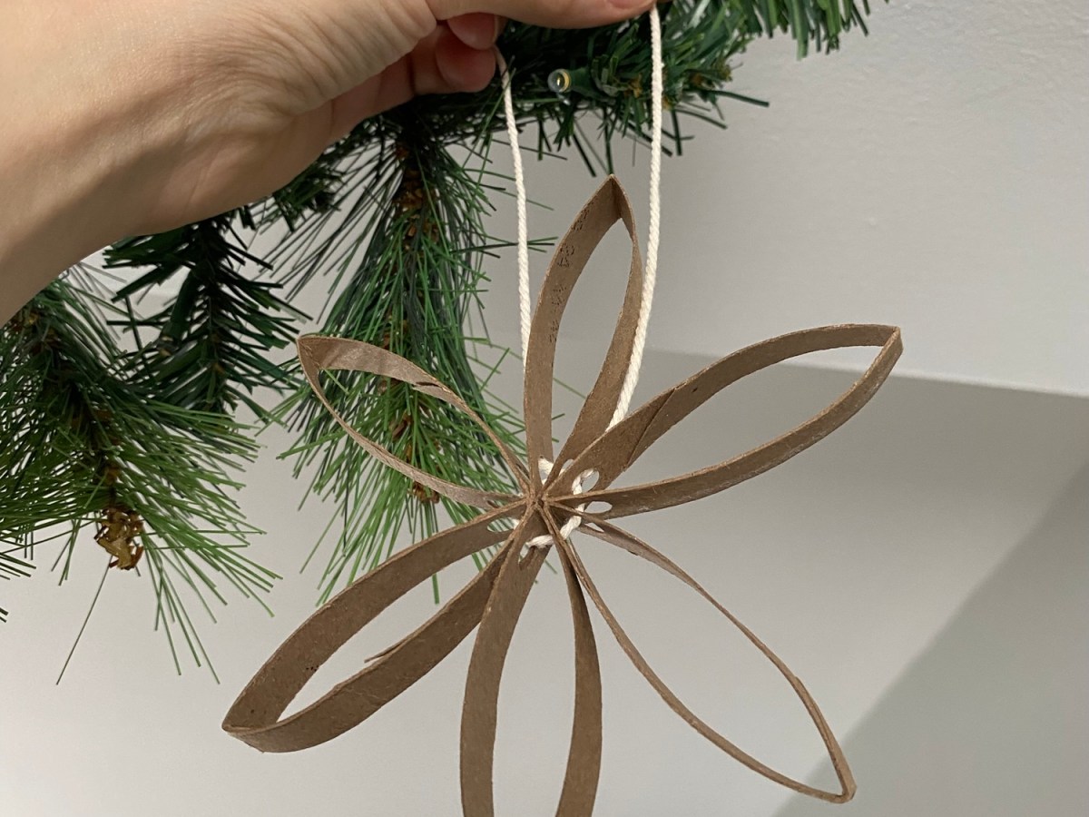 DIY Eco-Friendly Christmas Ornament from Toilet Paper&nbsp;Rolls